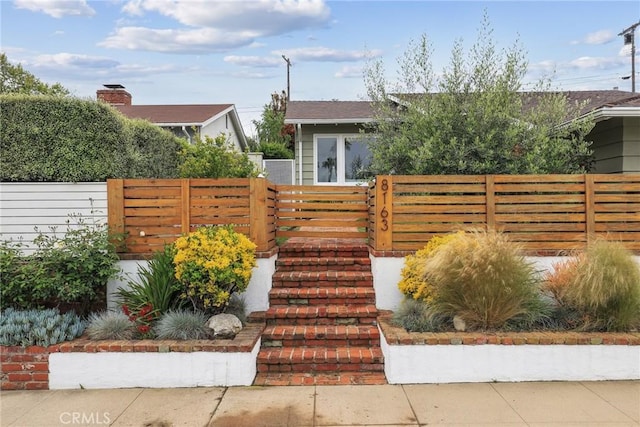 8163 Billowvista Dr, Playa Del Rey, CA 90293 - view of yard featuring a fenced front yard and a gate