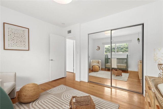 8163 Billowvista Dr, Playa Del Rey, CA 90293 - bedroom featuring light wood-type flooring, baseboards, visible vents, and a closet