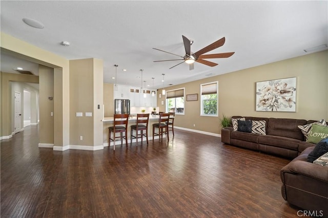 living room featuring dark wood-style flooring, ceiling fan, recessed lighting, baseboards, and visible vents