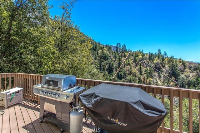 6377 Sugar Pines Cir, Angelus Oaks, CA 92305 - wooden deck with a view of trees and grilling area
