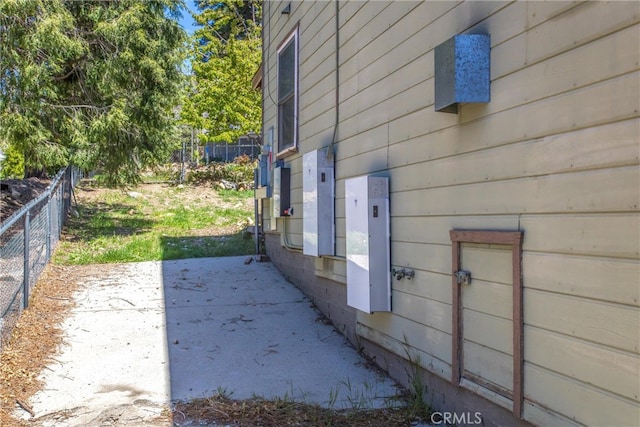6377 Sugar Pines Cir, Angelus Oaks, CA 92305 - view of home's exterior featuring fence and a patio area