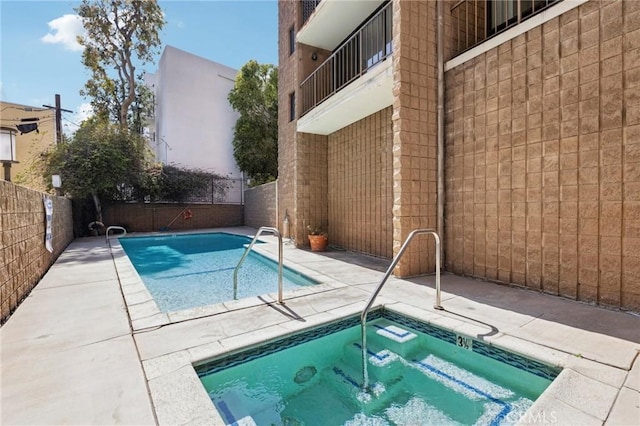 10966 Rochester Ave Unit 5D, Los Angeles, CA 90024 - community pool with a patio, an in ground hot tub, and fence