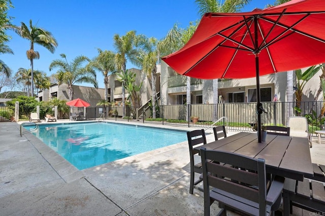 149 W Glaucus St Unit D, Encinitas, CA 92024 - community pool with a patio area