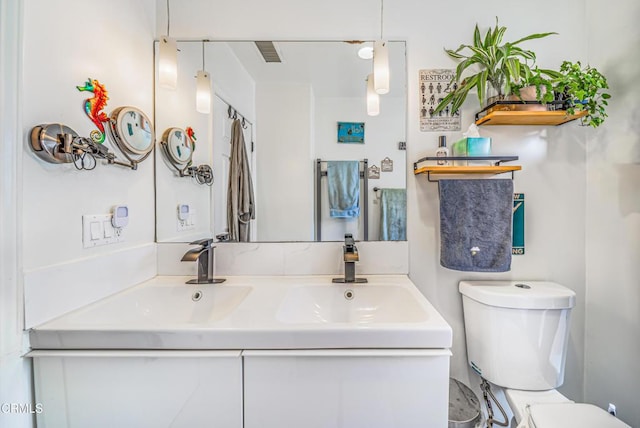 1318 N Marengo Ave, Pasadena, CA 91103 - bathroom with toilet and double vanity