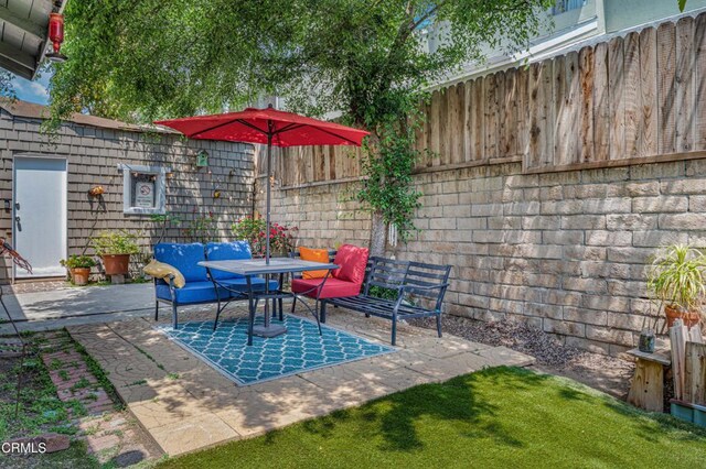 1318 N Marengo Ave, Pasadena, CA 91103 - view of patio / terrace with a fenced backyard and outdoor dining area