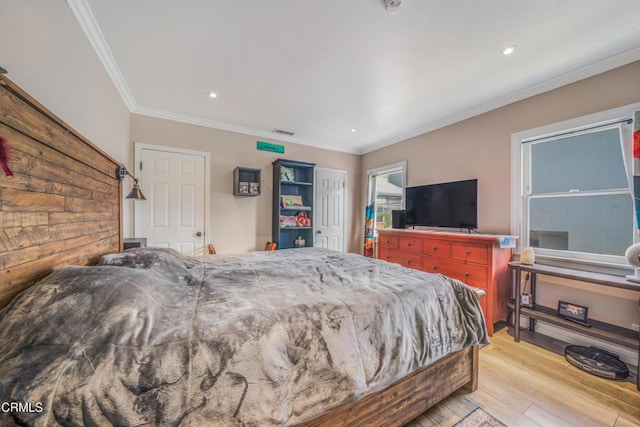 1318 N Marengo Ave, Pasadena, CA 91103 - bedroom with light wood finished floors, crown molding, recessed lighting, and a closet