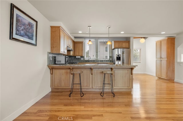 1210 Southwood Dr, San Luis Obispo, CA 93401 - kitchen with a peninsula, a kitchen bar, recessed lighting, a sink, and stainless steel appliances