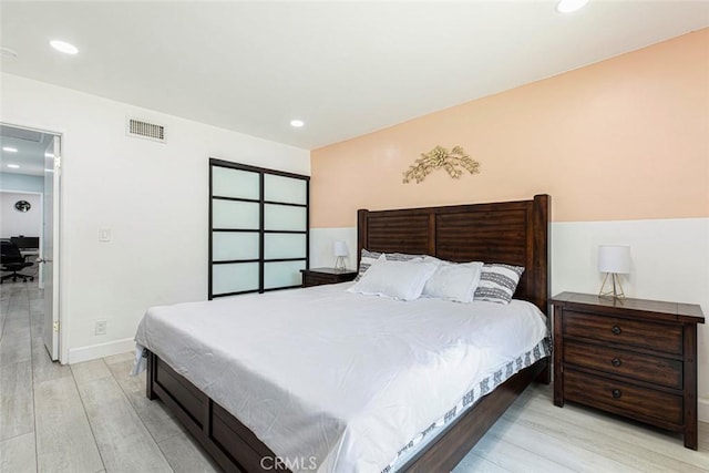 bedroom with recessed lighting, baseboards, visible vents, and light wood-style flooring