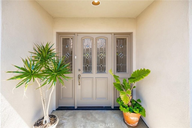 property entrance featuring stucco siding