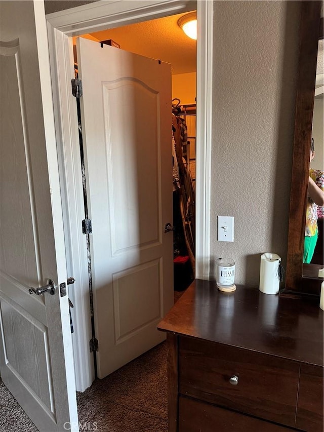 17815 Chestnut St, Hesperia, CA 92345 - corridor with a textured wall