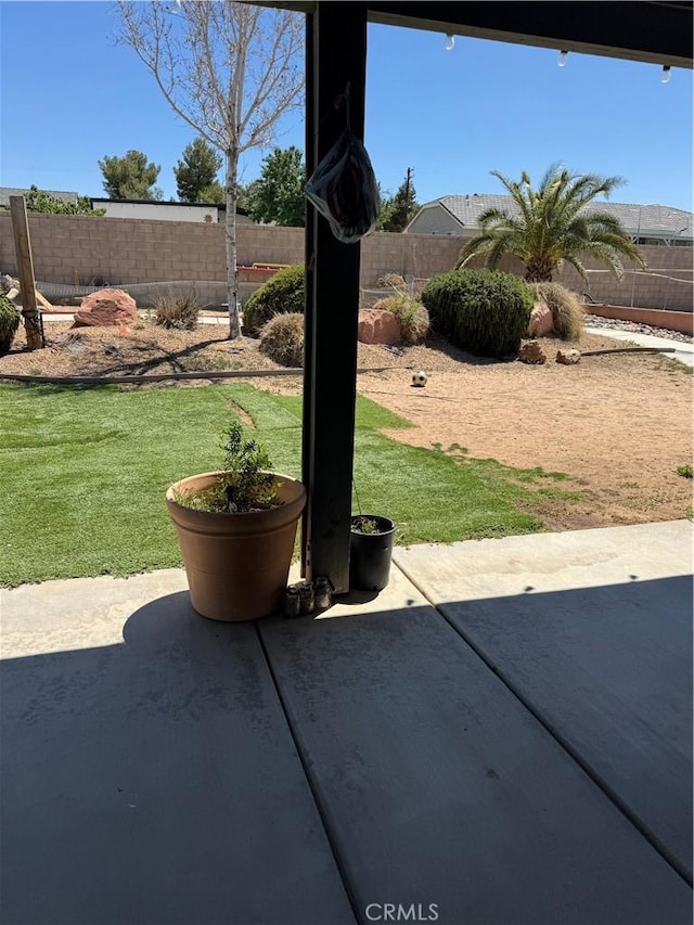 17815 Chestnut St, Hesperia, CA 92345 - view of patio