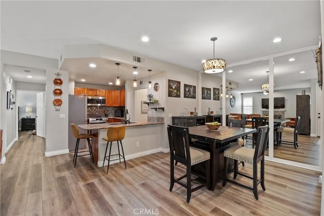 dining area featuring recessed lighting, baseboards, visible vents, and light wood-type flooring