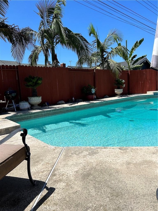 14901 Quill Cir, Huntington Beach, CA 92647 - view of swimming pool featuring a fenced backyard