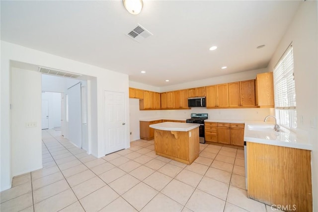 41044 Oak Creek Rd, Murrieta, CA 92562 - kitchen with stainless steel appliances, a center island, light countertops, a sink, and recessed lighting