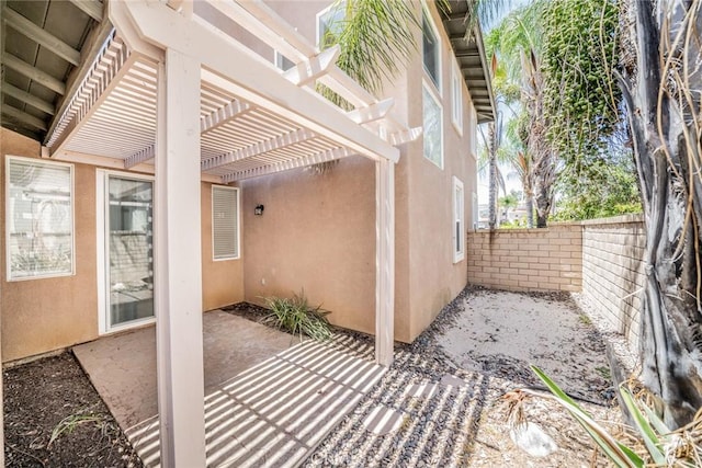 41044 Oak Creek Rd, Murrieta, CA 92562 - fenced backyard featuring a patio area and a pergola
