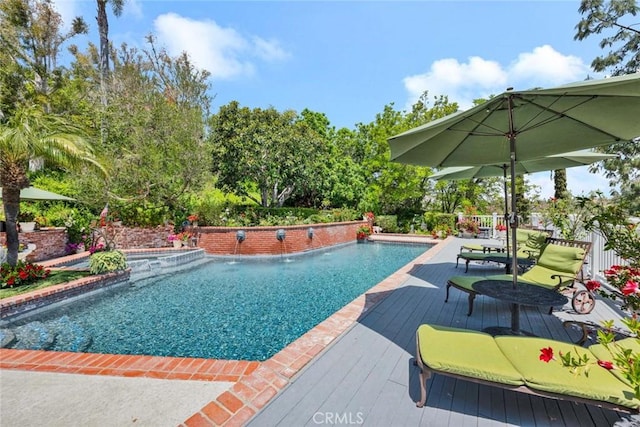 10302 Broadview Pl, North Tustin, CA 92705 - view of swimming pool featuring a pool with connected hot tub and a wooden deck