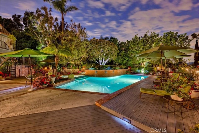 10302 Broadview Pl, North Tustin, CA 92705 - pool with a deck