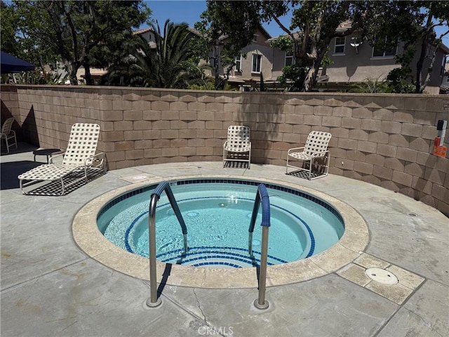 28365 Socorro St Unit 45, Murrieta, CA 92563 - view of pool with a community hot tub, a swimming pool, and a patio area