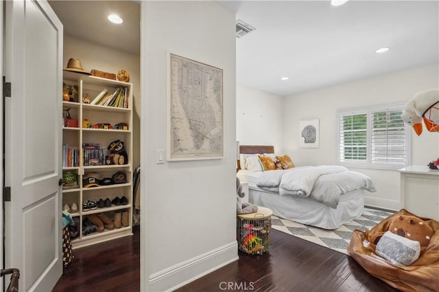 bedroom featuring visible vents, recessed lighting, baseboards, and wood finished floors