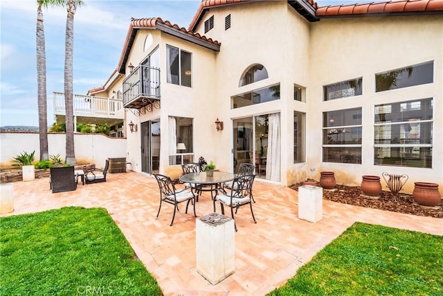 1081 Vista Lomas Ln, Corona, CA 92882 - rear view of property featuring stucco siding, a tile roof, a balcony, a yard, and a patio area