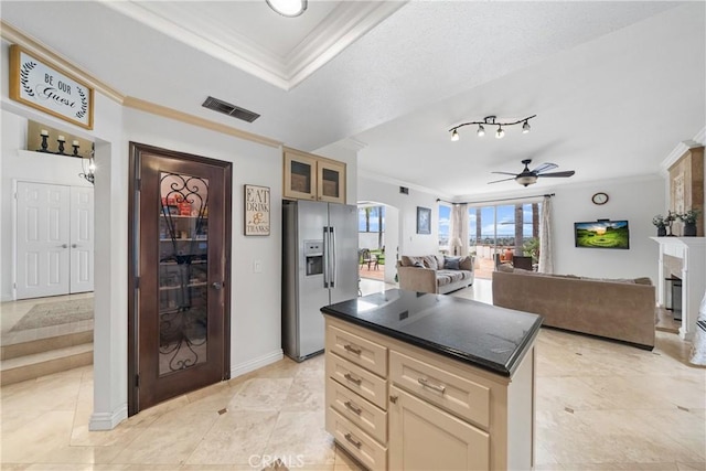 1081 Vista Lomas Ln, Corona, CA 92882 - kitchen with a ceiling fan, dark countertops, stainless steel fridge with ice dispenser, visible vents, and ornamental molding
