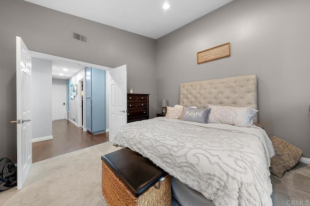 bedroom with baseboards, carpet, recessed lighting, and visible vents
