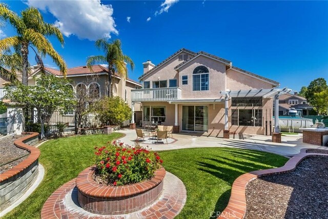 25925 Clifton Pl, Stevenson Ranch, CA 91381 - back of property with a balcony, stucco siding, a pergola, and a patio