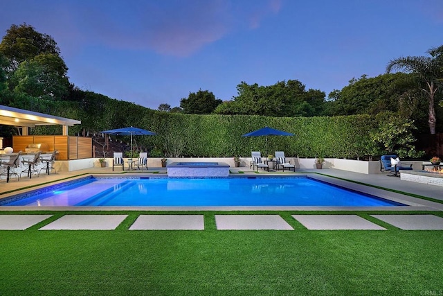 6981 Corte Langosta, Carlsbad, CA 92009 - view of swimming pool featuring an in-ground hot tub and a patio area