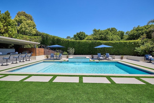 6981 Corte Langosta, Carlsbad, CA 92009 - view of pool featuring a patio area, a yard, and a pool with connected hot tub