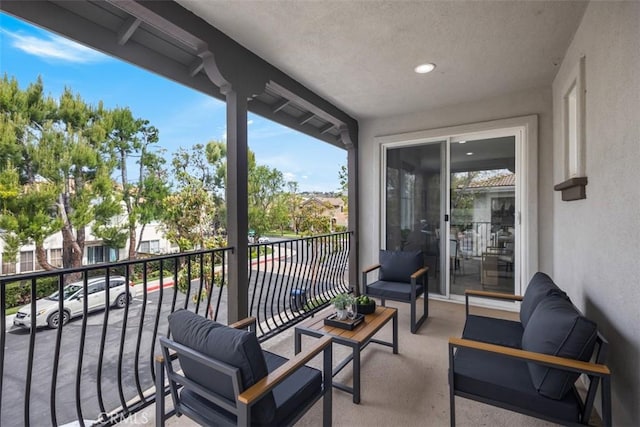 balcony featuring an outdoor hangout area