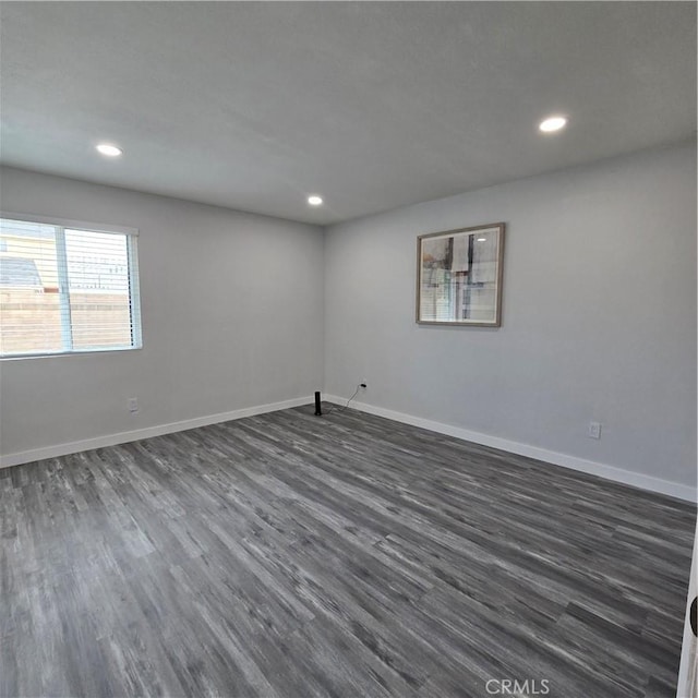 empty room featuring recessed lighting and baseboards