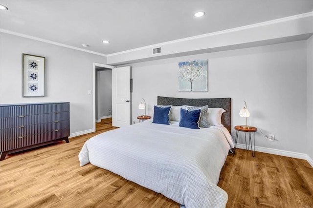 bedroom featuring recessed lighting, baseboards, visible vents, and wood finished floors