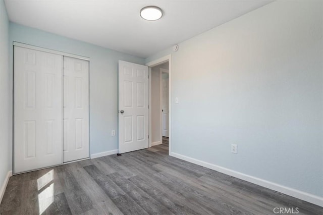 108 2nd St, Taft, CA 93268 - unfurnished bedroom featuring wood finished floors and a closet
