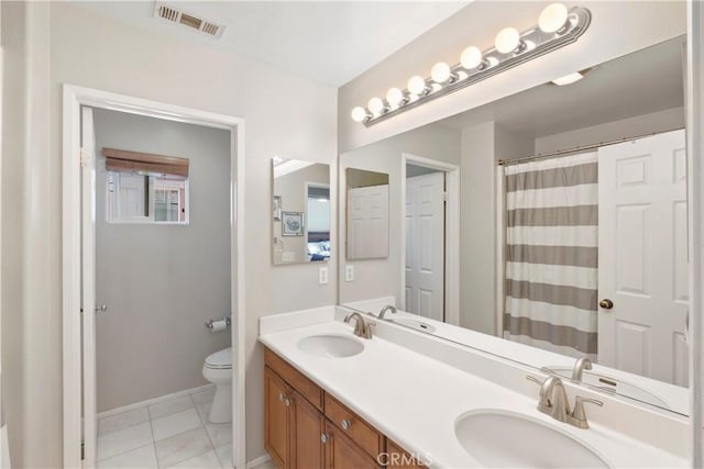 full bath with visible vents, a sink, baseboards, and toilet