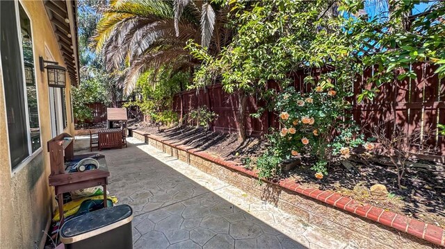 24939 Coral Canyon Rd, Corona, CA 92883 - fenced backyard with a patio area