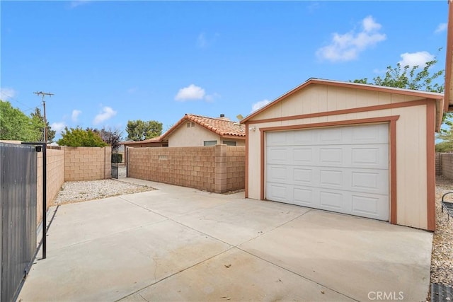 19804 Haida Rd, Apple Valley, CA 92307 - detached garage with fence and concrete driveway