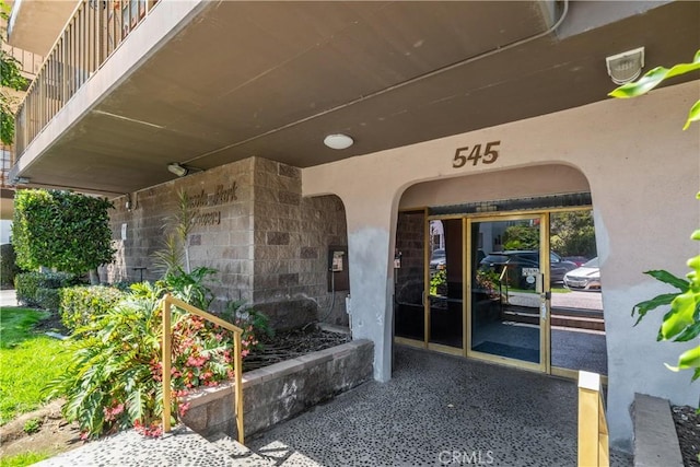 property entrance featuring stucco siding