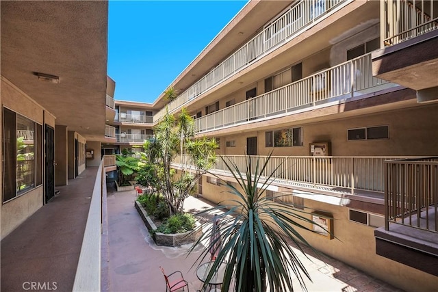 545 Chestnut Ave Unit 202, Long Beach, CA 90802 - view of property's community
