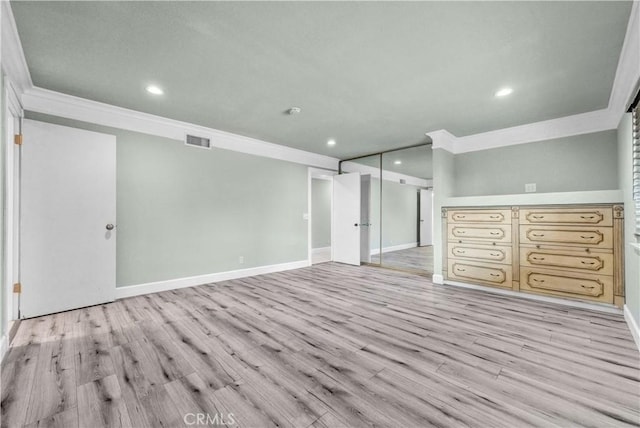 spare room featuring recessed lighting, visible vents, ornamental molding, and light wood-style floors