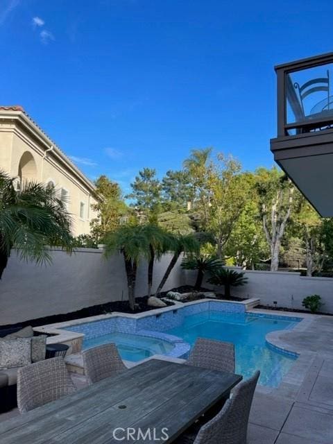 27041 S Ridge Dr, Mission Viejo, CA 92692 - view of pool featuring a fenced backyard and an in-ground hot tub