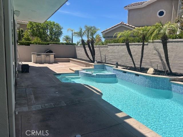 27041 S Ridge Dr, Mission Viejo, CA 92692 - view of swimming pool featuring a patio, a pool with connected hot tub, and a fenced backyard