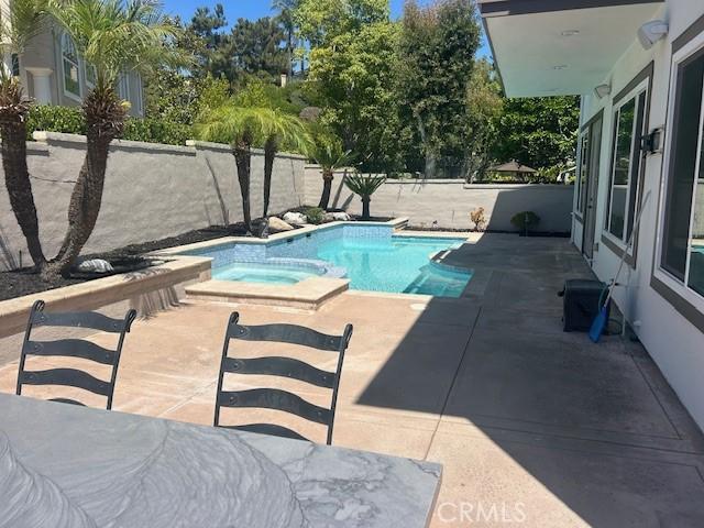 27041 S Ridge Dr, Mission Viejo, CA 92692 - view of swimming pool with a patio, a fenced backyard, and a pool with connected hot tub