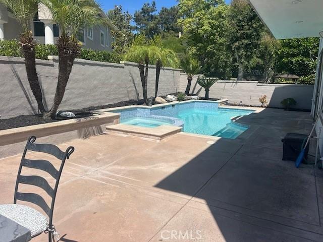 27041 S Ridge Dr, Mission Viejo, CA 92692 - view of swimming pool with a patio, a fenced backyard, and a pool with connected hot tub