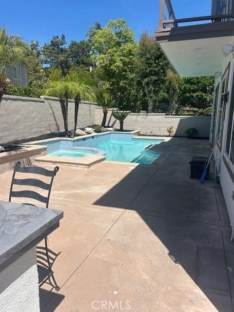 27041 S Ridge Dr, Mission Viejo, CA 92692 - view of pool featuring an in-ground hot tub and a patio area