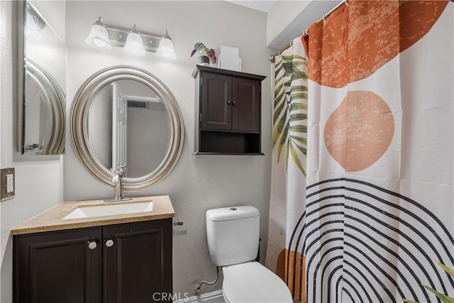 18114 Erik Ct Unit 5131, Canyon Country, CA 91387 - full bath featuring vanity, toilet, and curtained shower