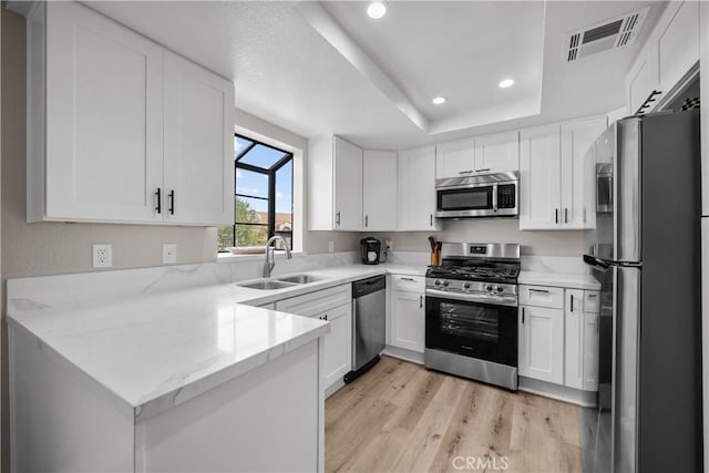 18114 Erik Ct Unit 5131, Canyon Country, CA 91387 - kitchen featuring stainless steel appliances, a sink, recessed lighting, a peninsula, and light wood-style flooring