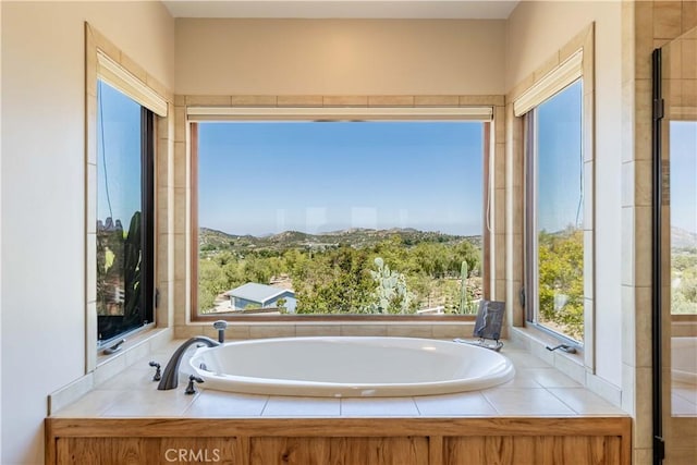 35155 Sawh Ct, Sage, CA 92544 - full bath featuring a garden tub