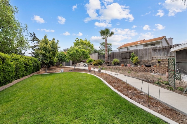 45628 Gleneagles Ct, Temecula, CA 92592 - view of yard with a fenced backyard