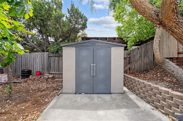 45628 Gleneagles Ct, Temecula, CA 92592 - view of shed with a fenced backyard