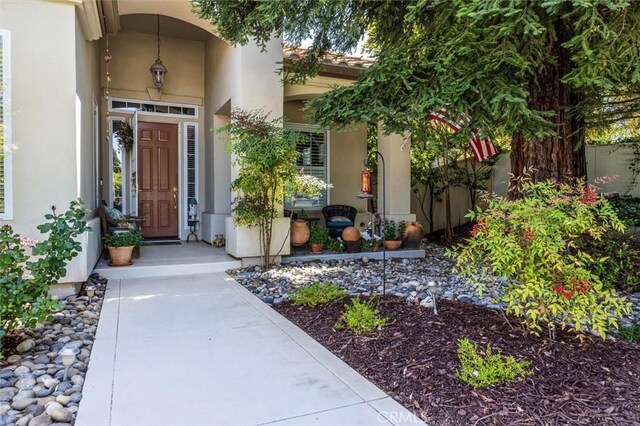 1042 Sleepy Hollow Rd, Paso Robles, CA 93446 - property entrance with stucco siding